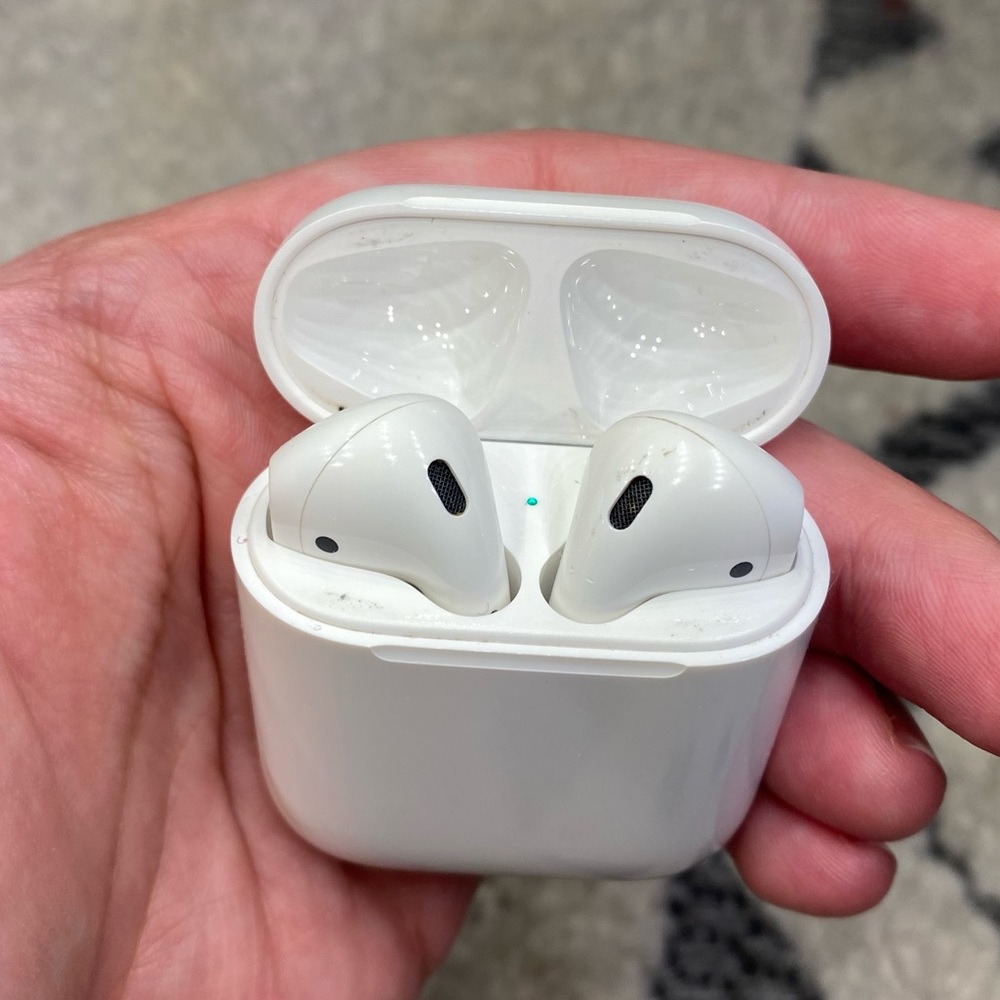AirPods 1st Gen - earbuds great, mic is spotty